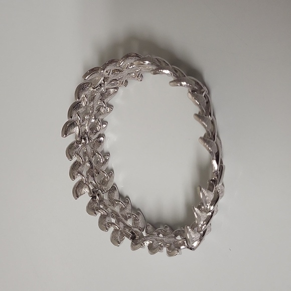 NWOT Sarah Coventry Silver Tone bracelet - Picture 2 of 9